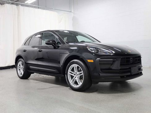 Certified 2024 Porsche Macan AWD/4WD image 13