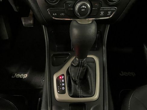 Used 2014 Jeep Cherokee Latitude image 28