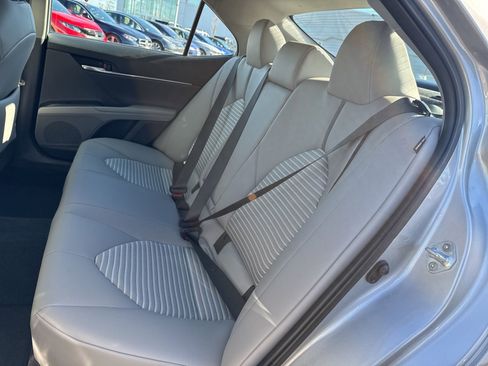 Used 2024 Toyota Camry SE image 12