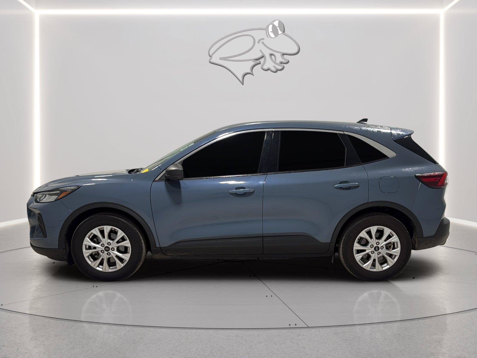 Used 2024 Ford Escape Active w/ Cold Weather Package FWD image 2