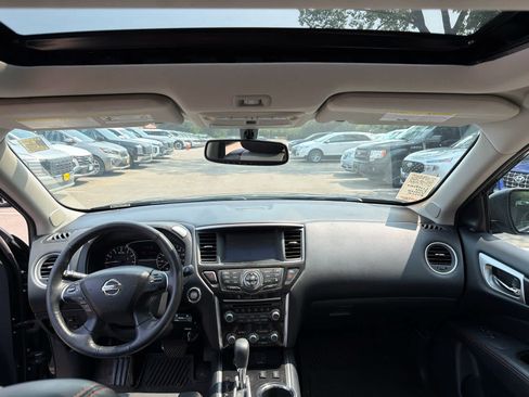 Used 2019 Nissan Pathfinder SL AWD/4WD image 7
