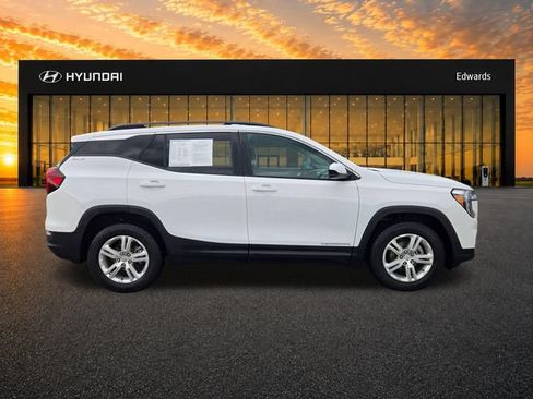 Used 2022 GMC Terrain SLE w/ Driver Convenience Package AWD/4WD image 2