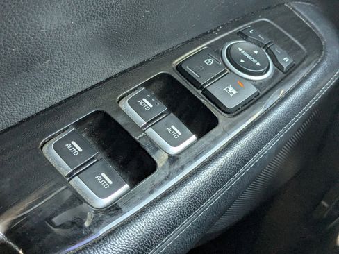 Used 2019 Kia Sorento LX image 26