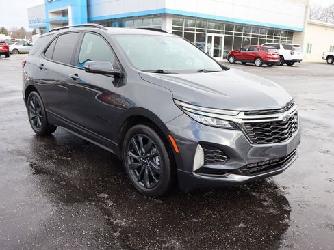 Used 2023 Chevrolet Equinox RS w/ RS Leather Package image 2