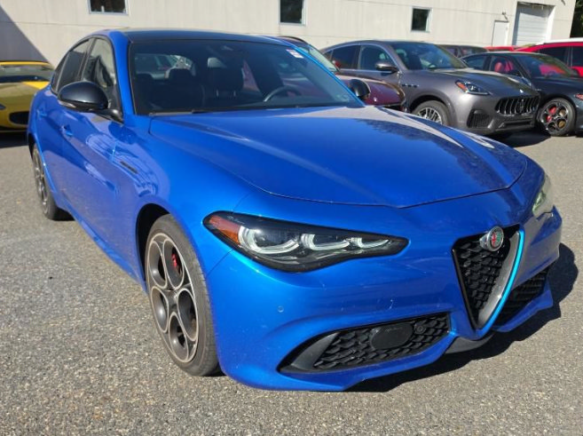 Used 2024 Alfa Romeo Giulia AWD image 15