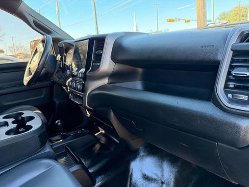 Used 2022 RAM 2500 Tradesman w/ Chrome Appearance Group AWD/4WD image 17