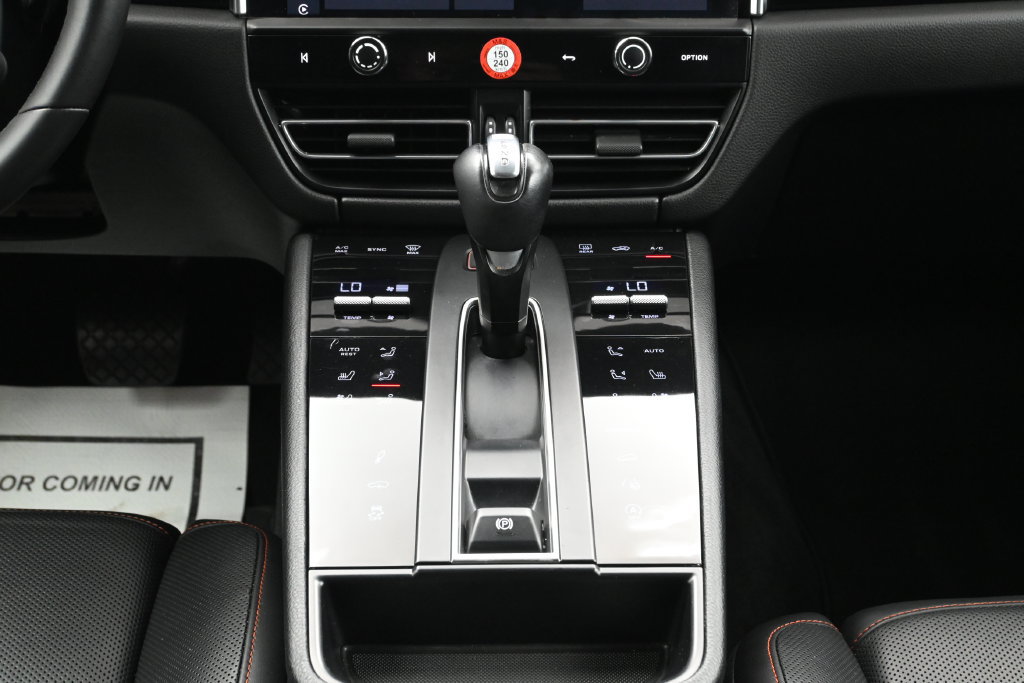 Certified 2024 Porsche Macan Turbo AWD/4WD image 31