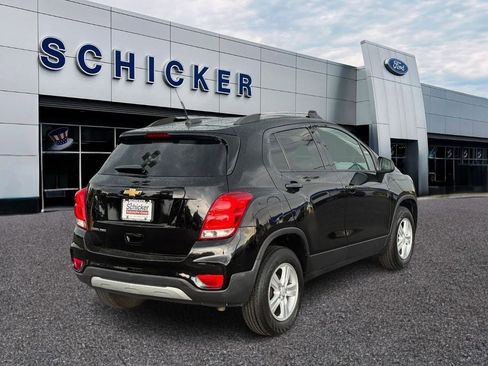 Used 2021 Chevrolet Trax LT w/ LT Convenience Package AWD/4WD image 2
