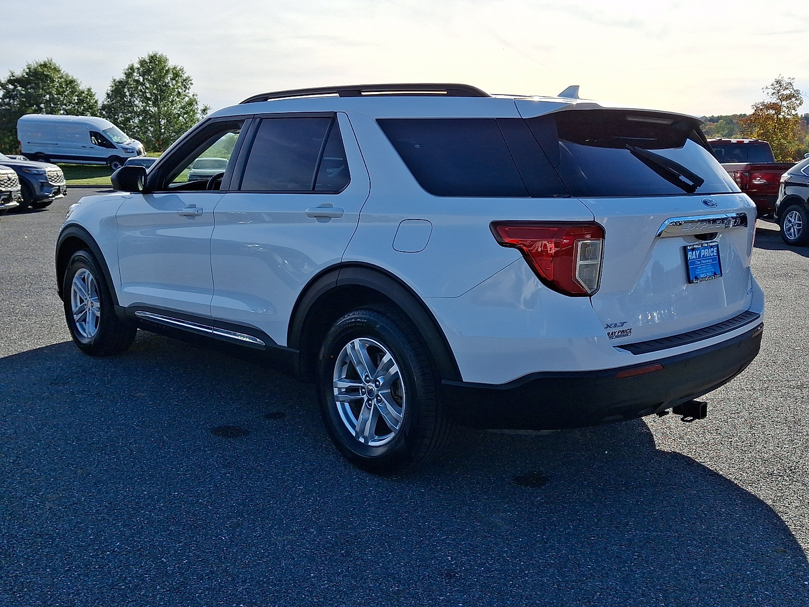 Used 2023 Ford Explorer XLT AWD/4WD image 5