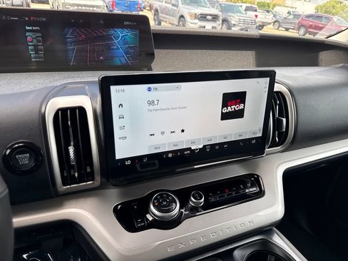 Used 2025 Ford Expedition Active RWD image 22