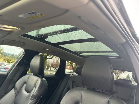 Used 2023 Volvo XC60 B5 Plus w/ Climate Package image 21