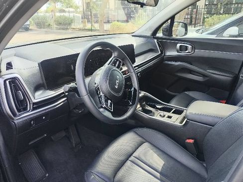 Certified 2025 Kia Sorento S w/ Panoramic Sunroof Package FWD image 38