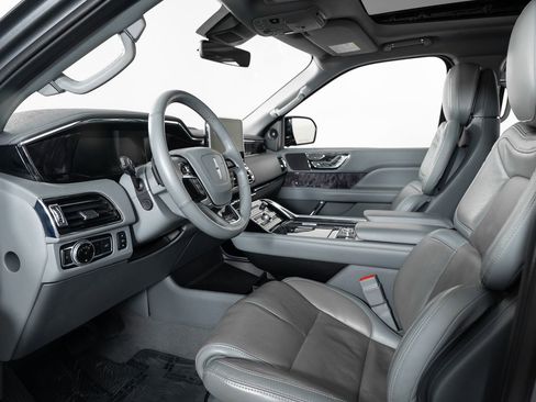 Used 2021 Lincoln Navigator L Reserve image 12