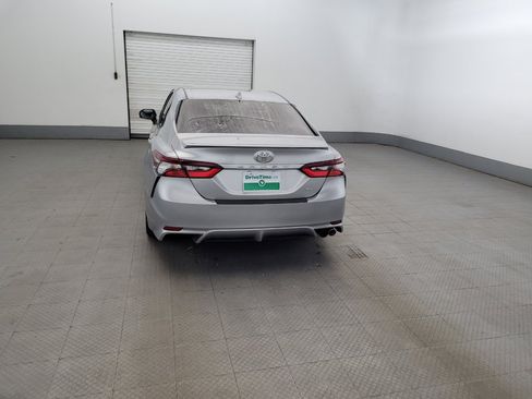 Used 2021 Toyota Camry SE w/ Cold Weather Package FWD image 6
