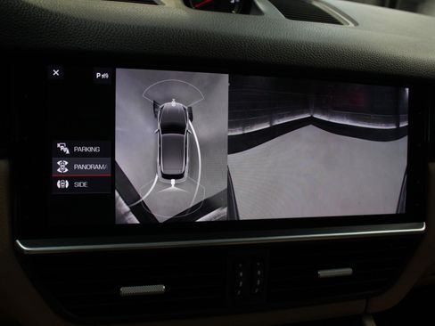 Used 2019 Porsche Cayenne w/ Premium Package AWD/4WD image 60