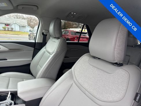 Used 2025 Ford Explorer Active w/ Active Comfort Package image 21