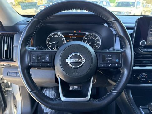 Certified 2024 Nissan Pathfinder SV image 27