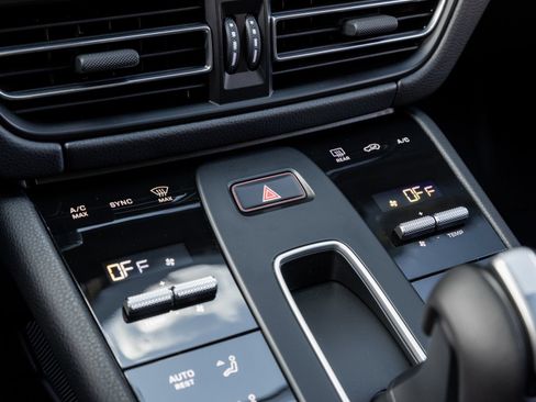 Certified 2026 Porsche Macan AWD/4WD image 25