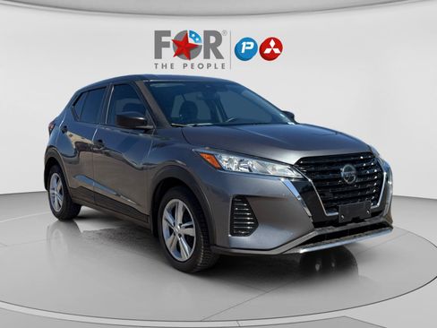 Used 2021 Nissan Kicks S FWD image 7