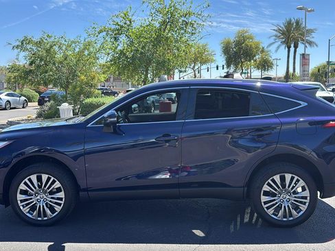 Used 2023 Toyota Venza XLE image 4