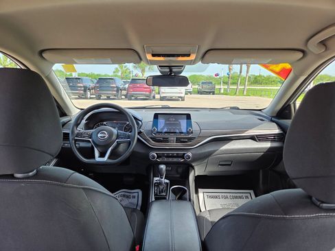 Used 2024 Nissan Altima 2.5 SV FWD image 21