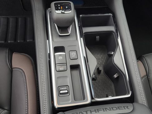New 2026 Nissan Pathfinder Platinum FWD image 26