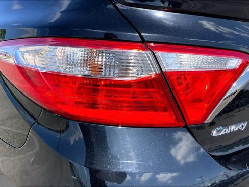 Used 2017 Toyota Camry SE FWD image 28
