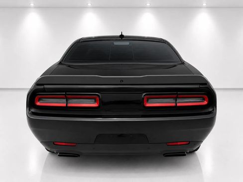 Used 2018 Dodge Challenger R/T Scat Pack w/ Leather Interior Group RWD image 4