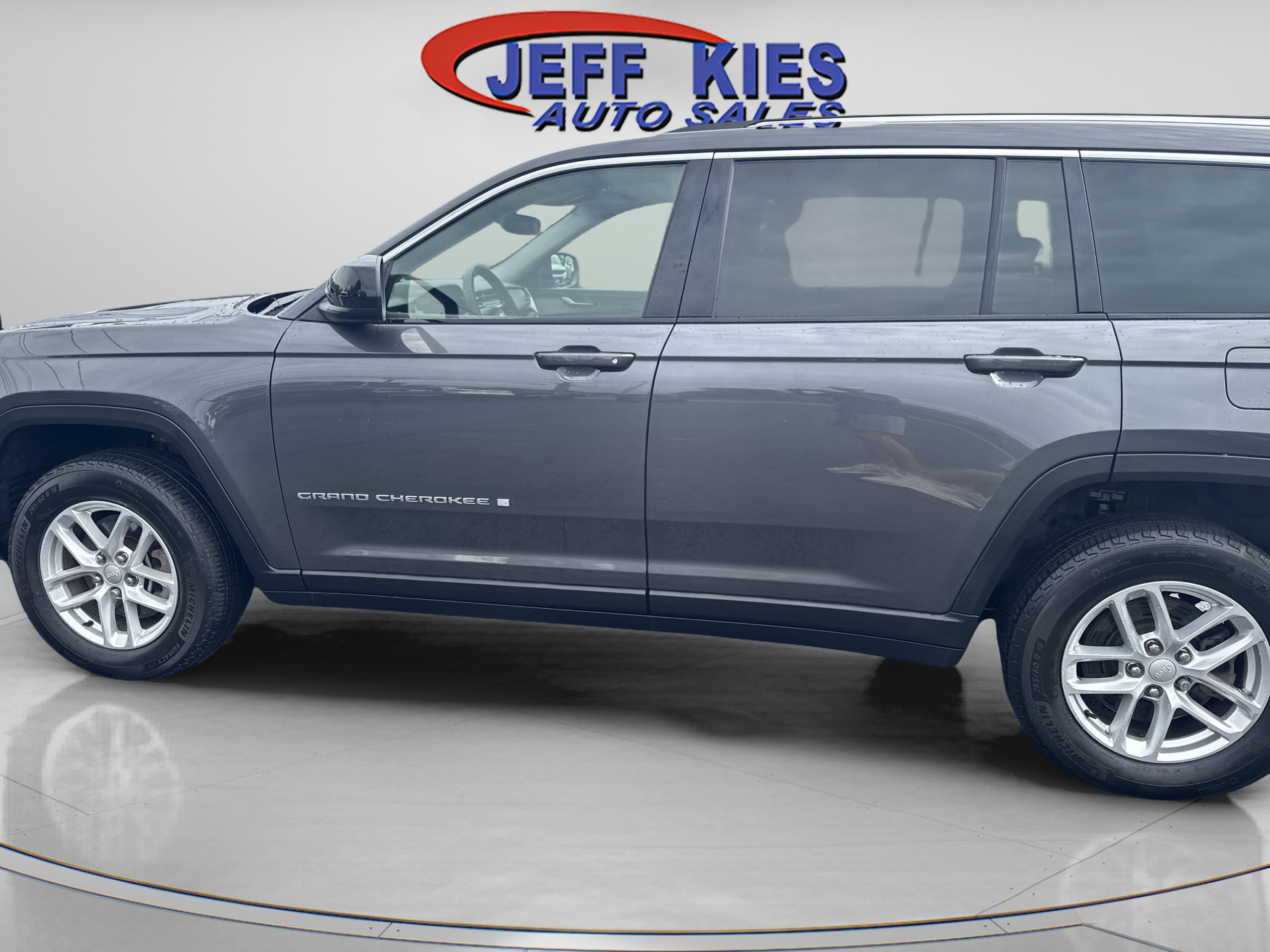 Used 2023 Jeep Grand Cherokee L Laredo w/ Luxury Tech Group I AWD/4WD image 5