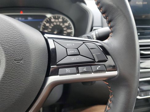 Used 2025 Nissan Altima 2.5 SR w/ SR Premium Package image 23