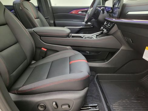 New 2026 Chevrolet Traverse RS w/ LPO, Floor Liner Package FWD image 18