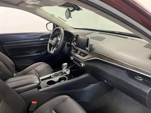 Used 2024 Nissan Altima 2.5 SV FWD image 10