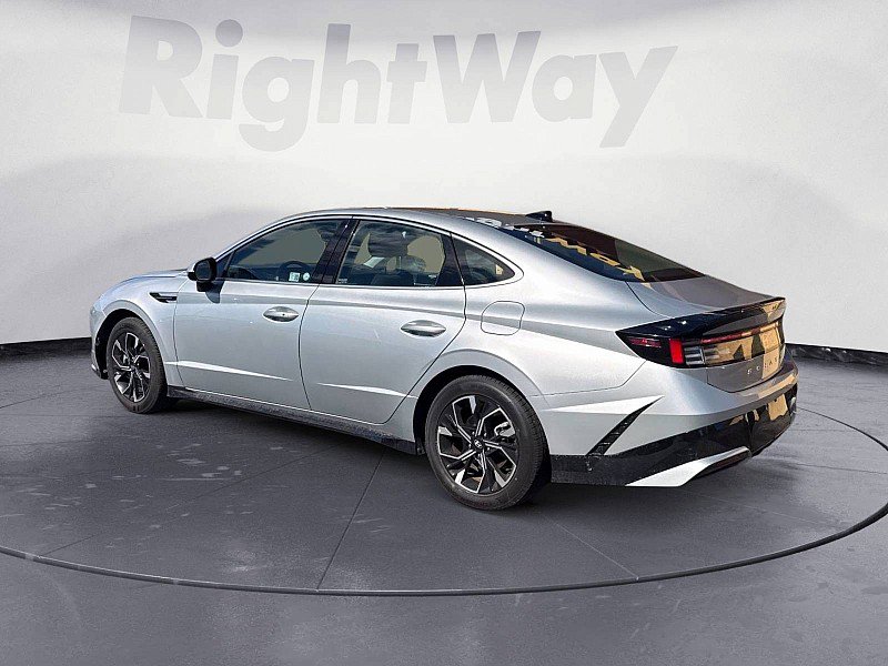 Used 2025 Hyundai Sonata SEL FWD image 3