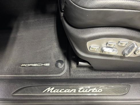 Used 2018 Porsche Macan Turbo image 18