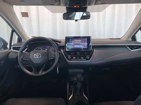 Used 2025 Toyota Corolla LE FWD image 9
