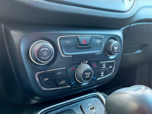 Used 2021 Jeep Compass Latitude w/ Convenience Group AWD/4WD image 15