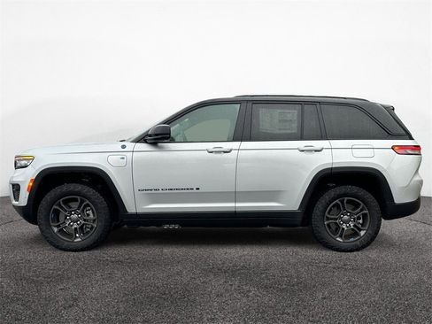 New 2024 Jeep Grand Cherokee Trailhawk w/ Advanced Protech Group II image 2