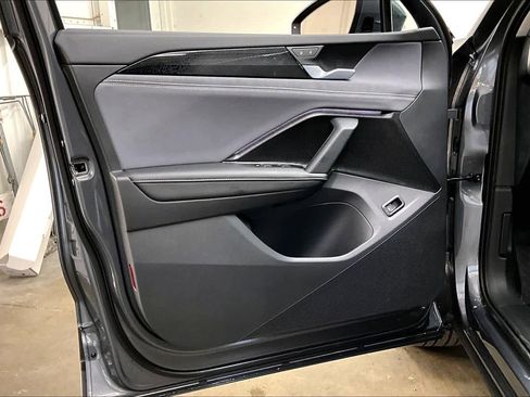 New 2026 Volkswagen Tiguan SE image 24