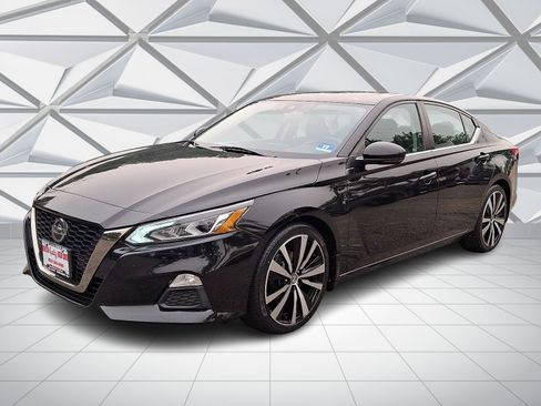 Used 2020 Nissan Altima 2.5 SR w/ Premium Package FWD image 4