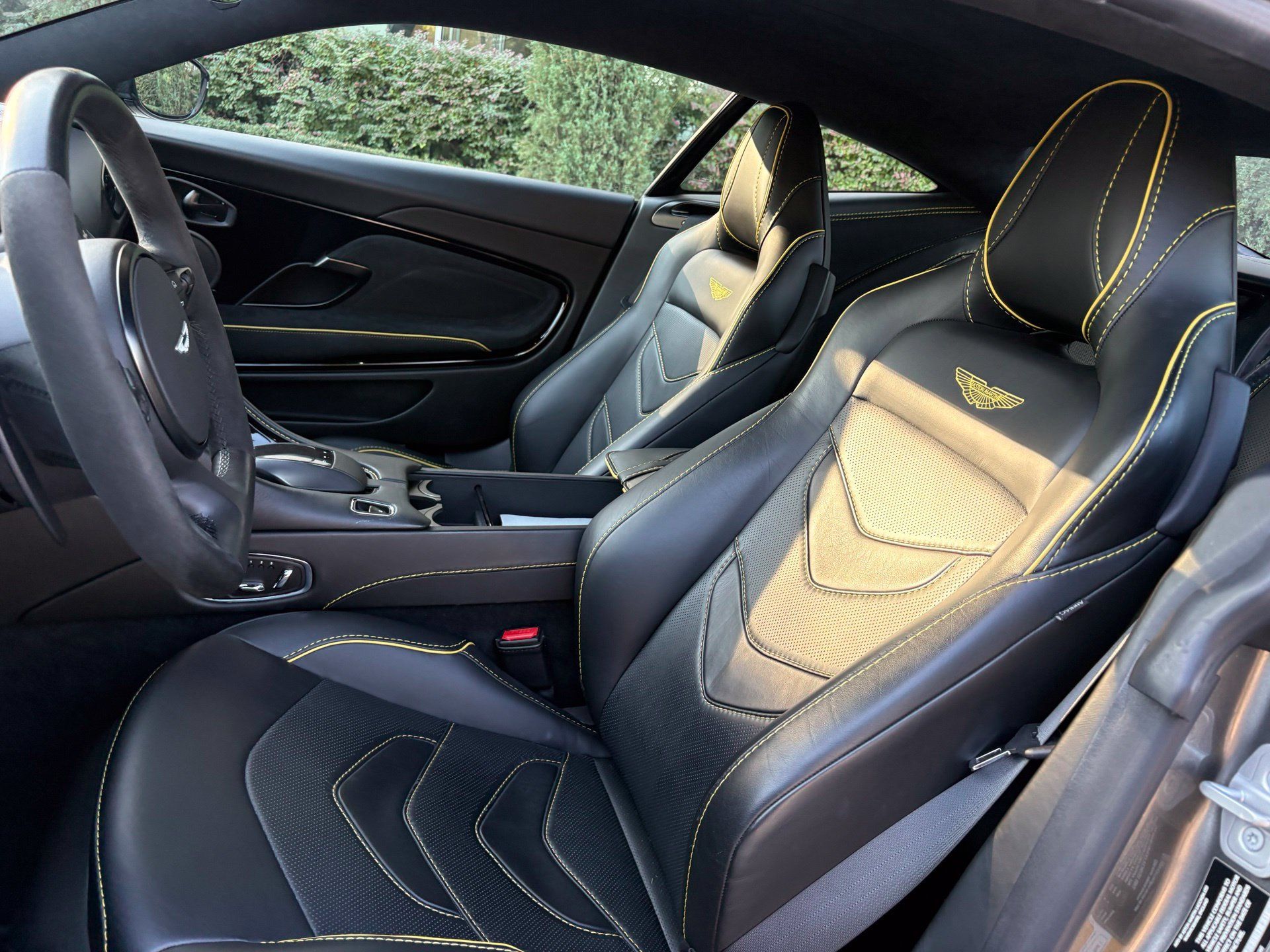 Used 2019 Aston Martin DBS Superleggera RWD image 8