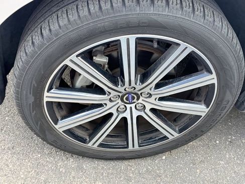 Used 2017 Volvo XC60 T6 Inscription w/ Preferred Option Package image 4