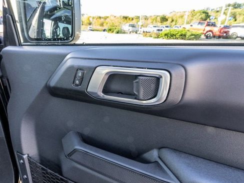 New 2025 Ford Bronco Badlands image 23