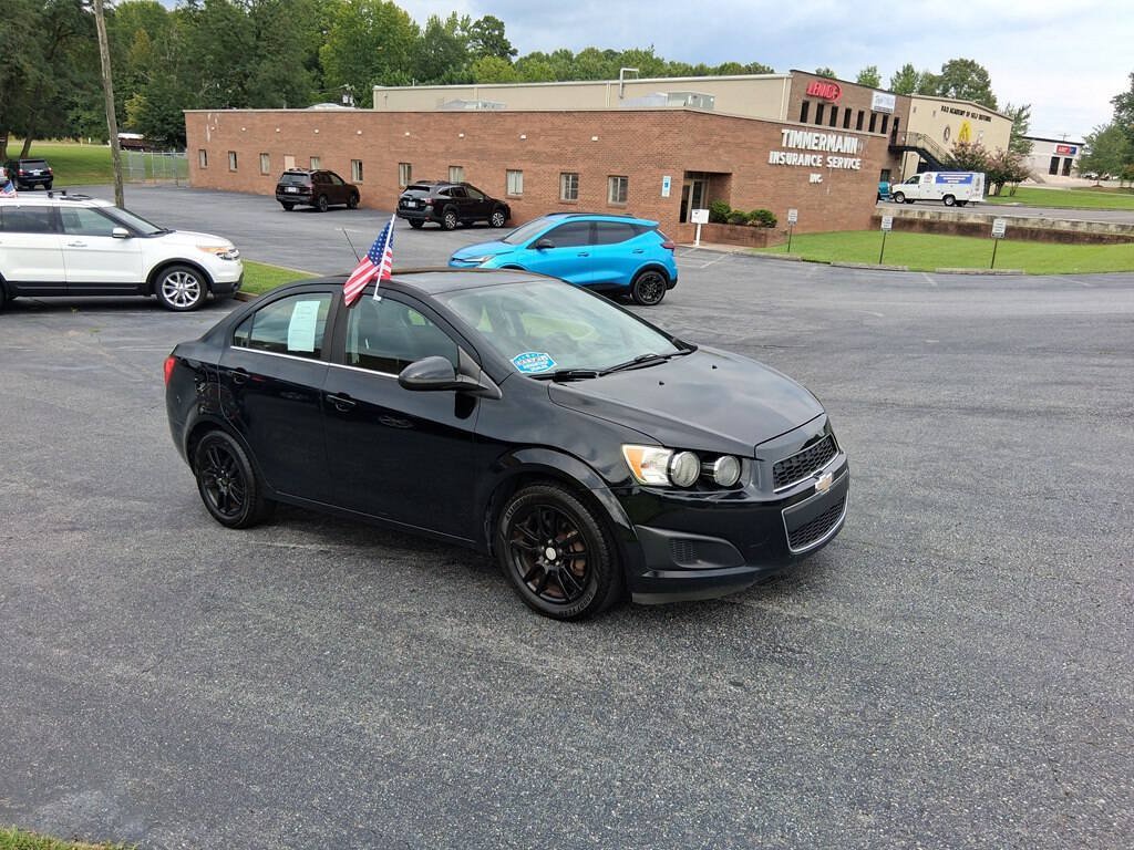 Used 2016 Chevrolet Sonic LT FWD image 3