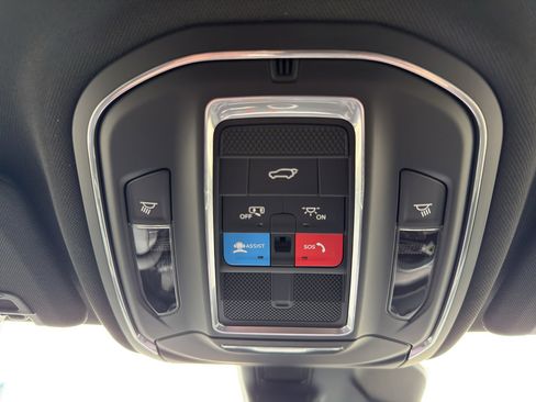 New 2025 Jeep Grand Cherokee L Limited w/ Black Appearance Package AWD/4WD image 23