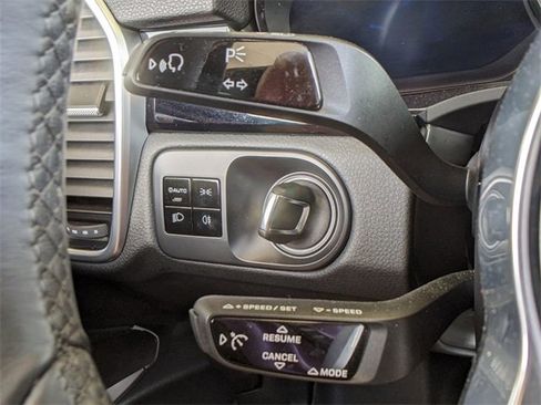 Used 2019 Porsche Cayenne S image 25