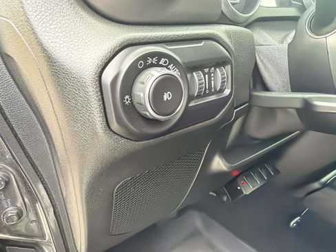 Used 2018 Jeep Wrangler Unlimited Sport S AWD/4WD image 28