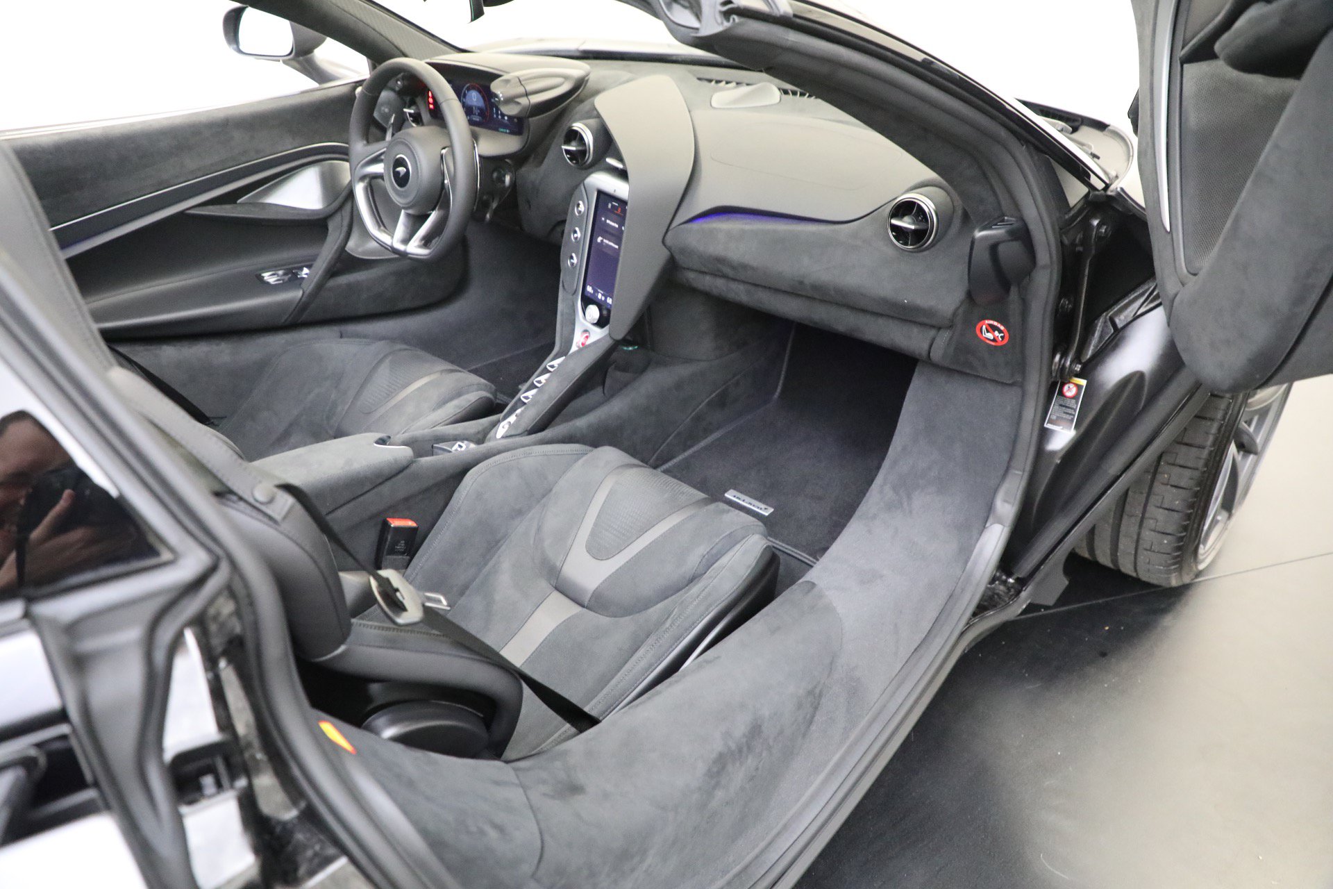 Used 2024 McLaren 750S Spider RWD image 30