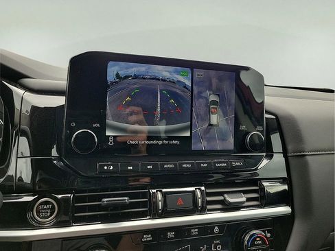 Used 2024 Nissan Pathfinder SL image 17