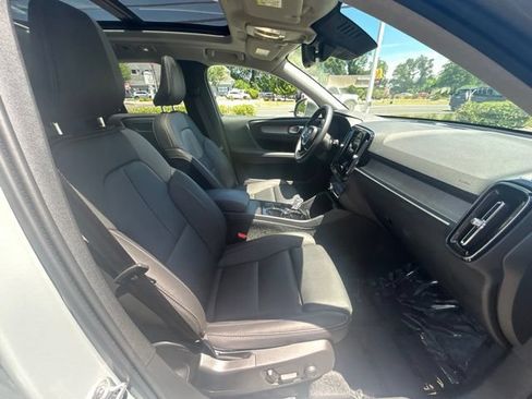 Used 2025 Volvo XC40 B5 Plus AWD/4WD image 15