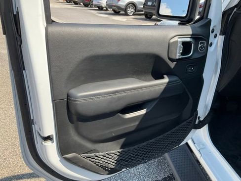 Used 2022 Jeep Wrangler Unlimited Sahara AWD/4WD image 6
